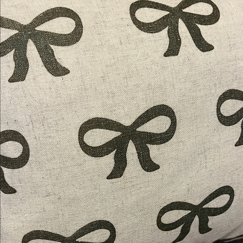 Bow Pattern Throw Pillow - Picture 2 of 4